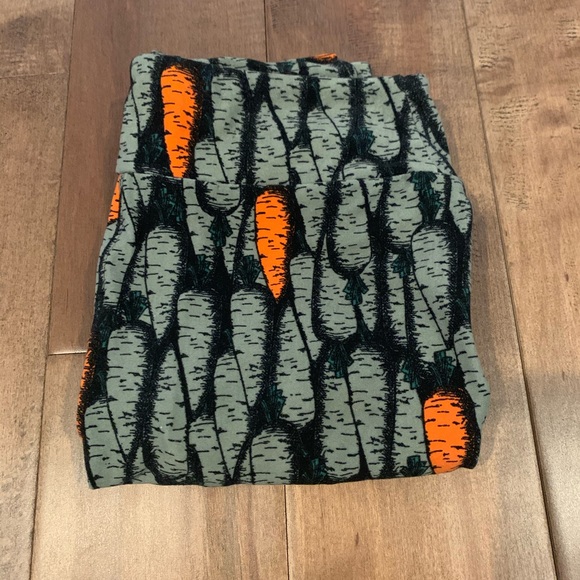 Set of three LuLaRoe leggings - Picture 3 of 4